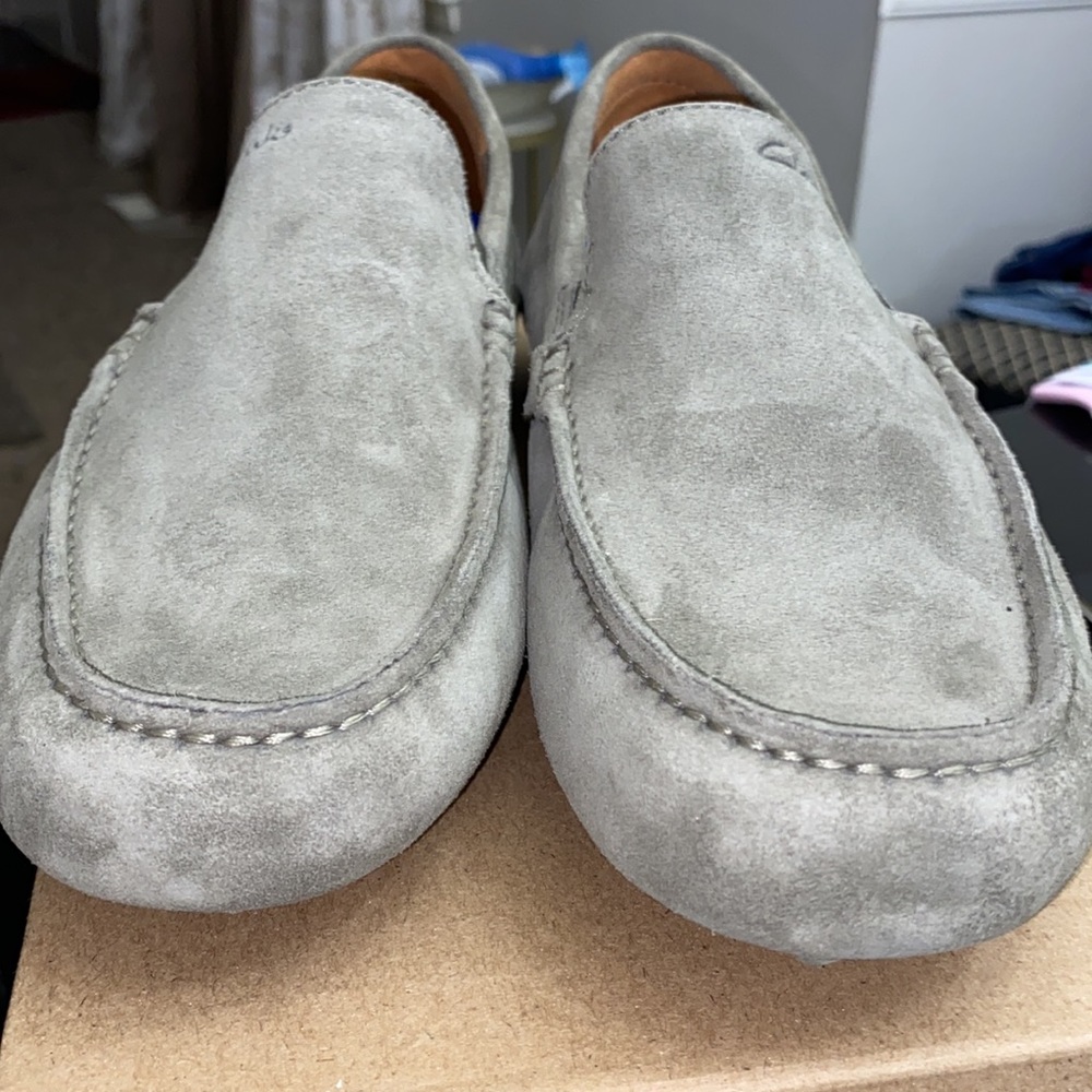 Men Clark’s olive suede shoes